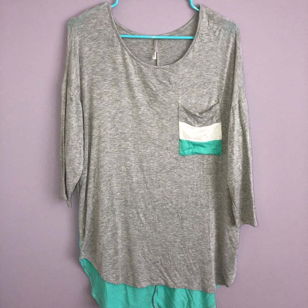 Long, 3/4 sleeve shirt with front pocket